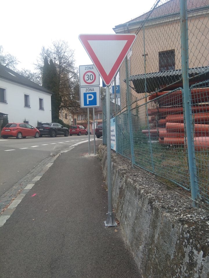 Prednosť v jazde dávajú vozidlá prichádzajúce od Košece