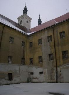 Napojenie kostola na&nbsp;bývalý kláštor trinitárov