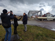 O budovanie mosta ponad Vážsky kanál sa zaujímajú aj médiá